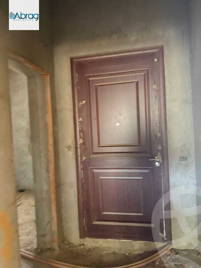 https://aqarmap.com.eg/en/listing/6253549-for-sale-cairo-el-sheikh-zayed-city-compounds-royal-meadows