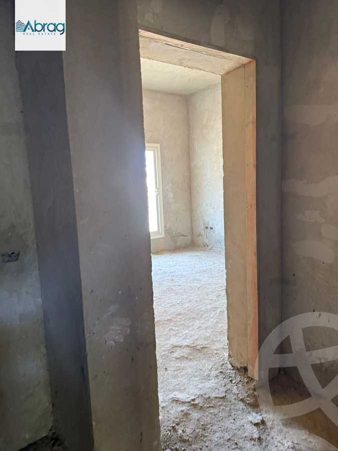 https://aqarmap.com.eg/en/listing/6253549-for-sale-cairo-el-sheikh-zayed-city-compounds-royal-meadows