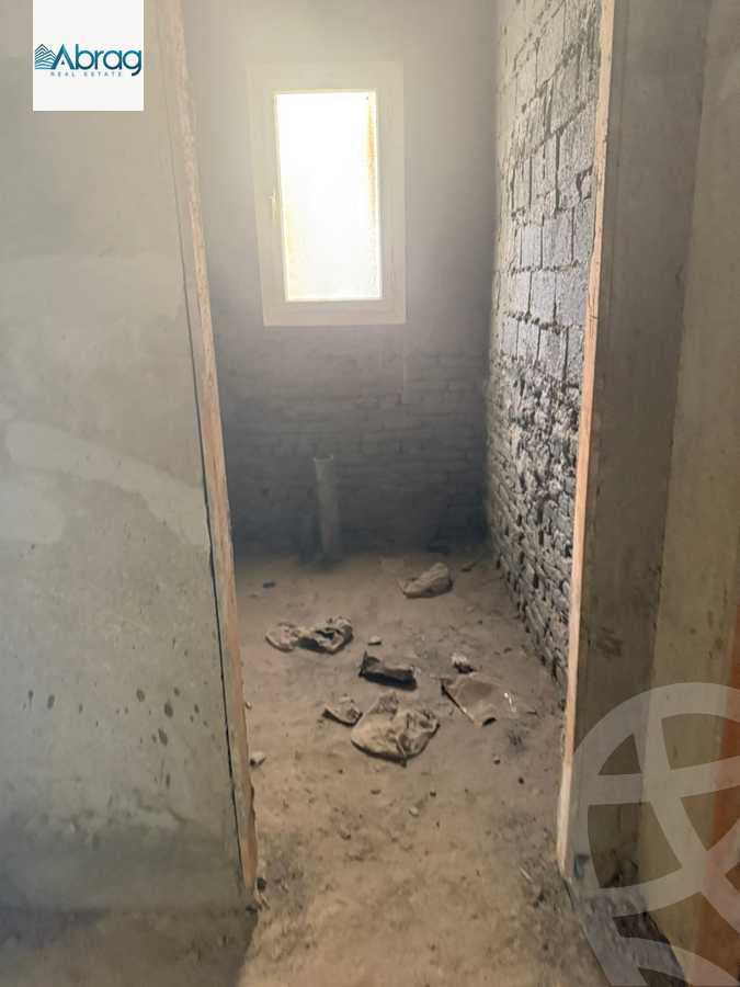 https://aqarmap.com.eg/en/listing/6253549-for-sale-cairo-el-sheikh-zayed-city-compounds-royal-meadows