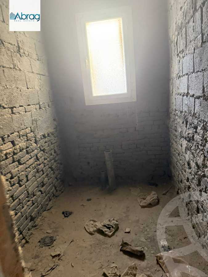 https://aqarmap.com.eg/en/listing/6253549-for-sale-cairo-el-sheikh-zayed-city-compounds-royal-meadows