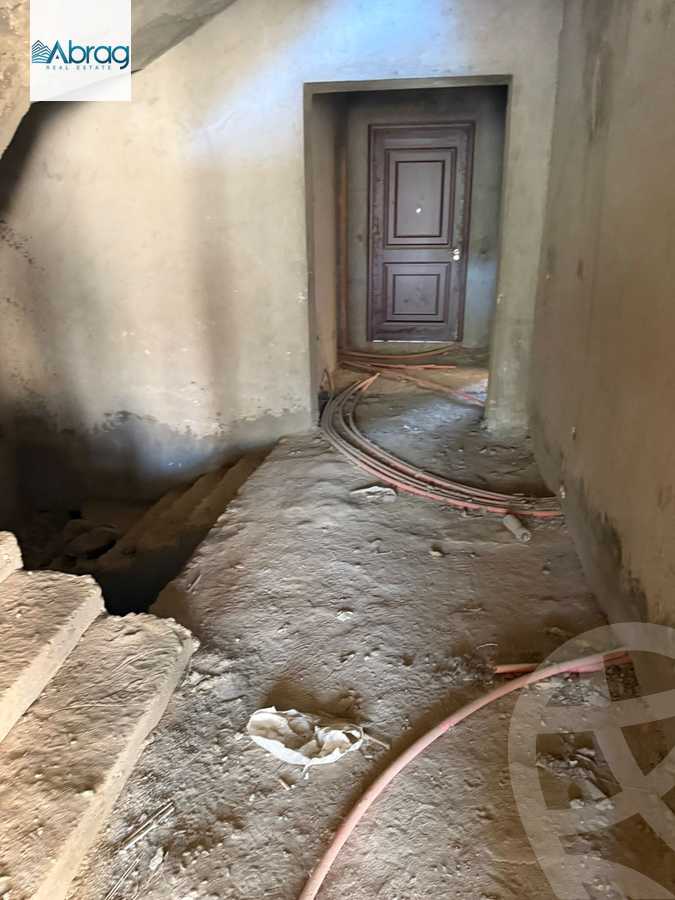 https://aqarmap.com.eg/en/listing/6253549-for-sale-cairo-el-sheikh-zayed-city-compounds-royal-meadows