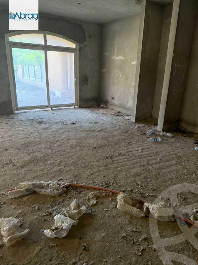 https://aqarmap.com.eg/en/listing/6253549-for-sale-cairo-el-sheikh-zayed-city-compounds-royal-meadows