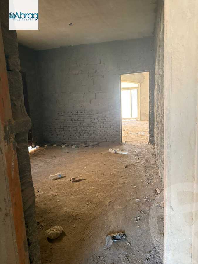 https://aqarmap.com.eg/en/listing/6514171-for-sale-cairo-el-sheikh-zayed-city-compounds-royal-meadows
