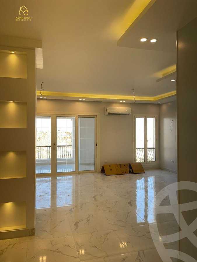 https://aqarmap.com.eg/en/listing/4049894-for-sale-cairo-new-cairo-compounds-mountain-view-hyde-park