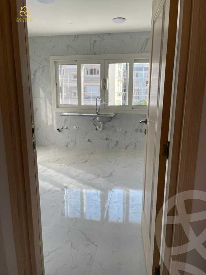 https://aqarmap.com.eg/en/listing/4049894-for-sale-cairo-new-cairo-compounds-mountain-view-hyde-park