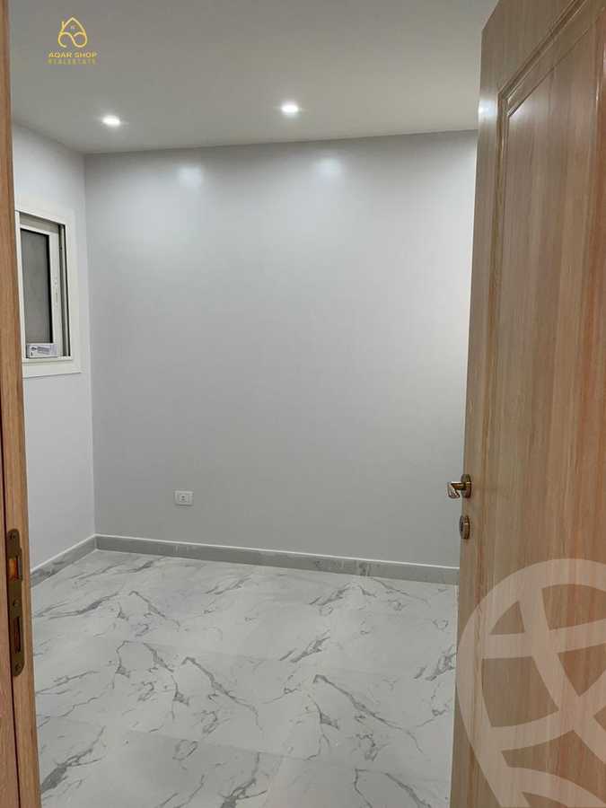 https://aqarmap.com.eg/en/listing/4049894-for-sale-cairo-new-cairo-compounds-mountain-view-hyde-park