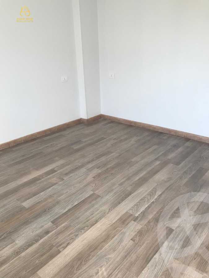 https://aqarmap.com.eg/en/listing/4049894-for-sale-cairo-new-cairo-compounds-mountain-view-hyde-park