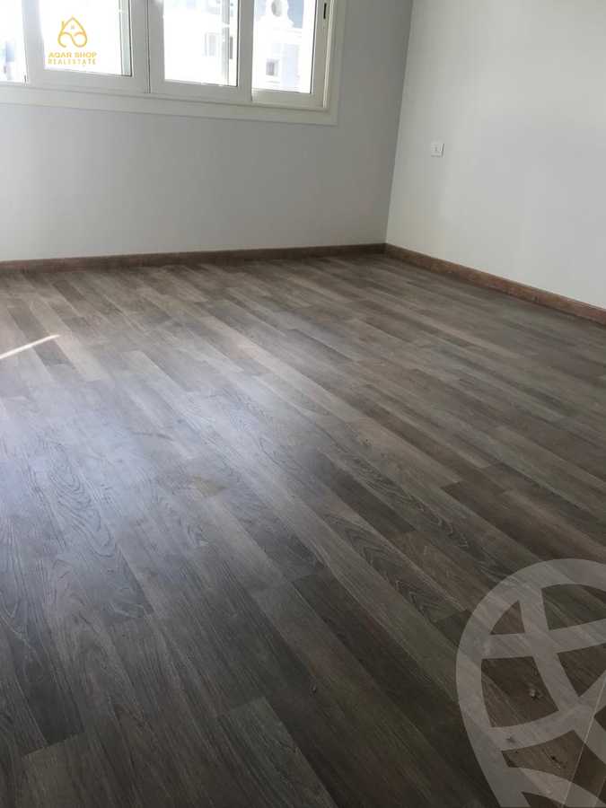 https://aqarmap.com.eg/en/listing/4049894-for-sale-cairo-new-cairo-compounds-mountain-view-hyde-park