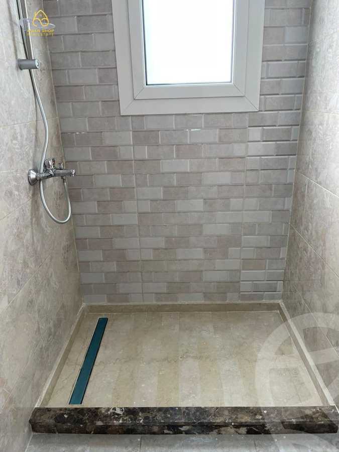 https://aqarmap.com.eg/en/listing/4049894-for-sale-cairo-new-cairo-compounds-mountain-view-hyde-park