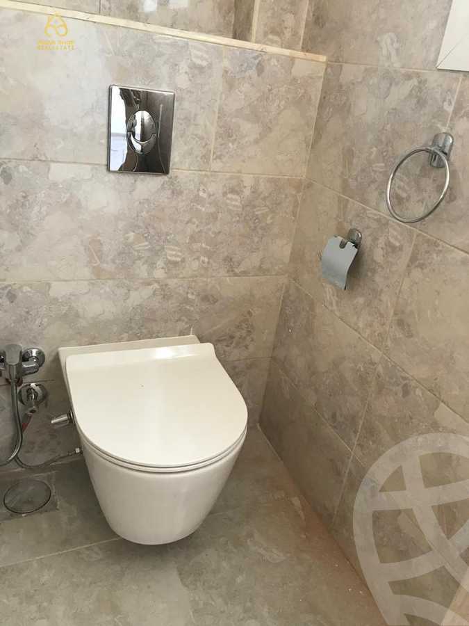https://aqarmap.com.eg/en/listing/4049894-for-sale-cairo-new-cairo-compounds-mountain-view-hyde-park