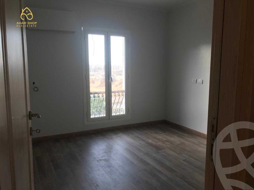 https://aqarmap.com.eg/en/listing/4049894-for-sale-cairo-new-cairo-compounds-mountain-view-hyde-park