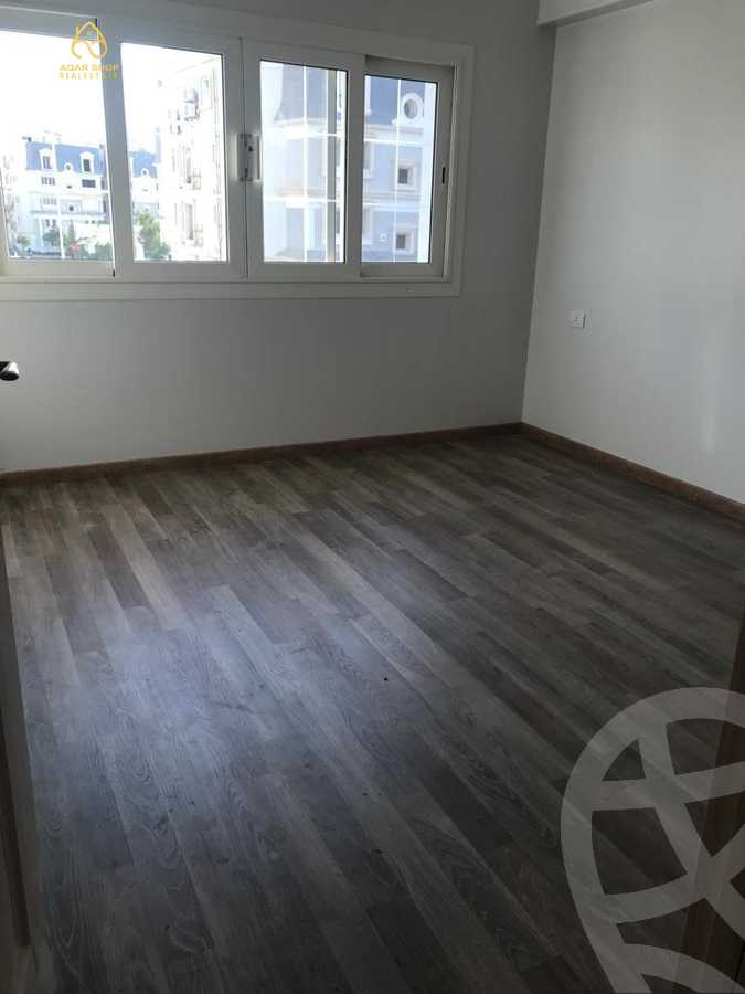 https://aqarmap.com.eg/en/listing/4049894-for-sale-cairo-new-cairo-compounds-mountain-view-hyde-park