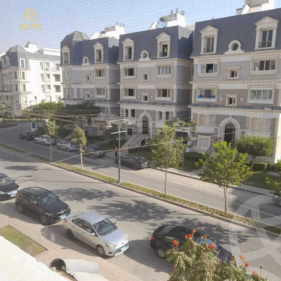 https://aqarmap.com.eg/en/listing/4049894-for-sale-cairo-new-cairo-compounds-mountain-view-hyde-park