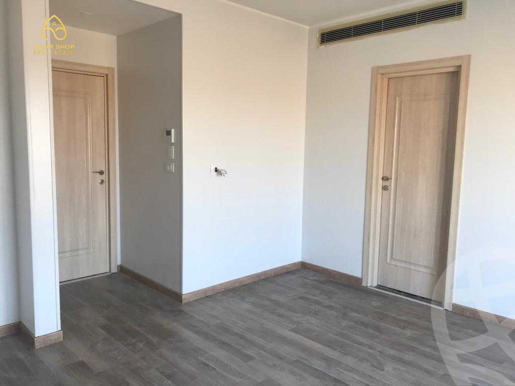 https://aqarmap.com.eg/en/listing/4049894-for-sale-cairo-new-cairo-compounds-mountain-view-hyde-park