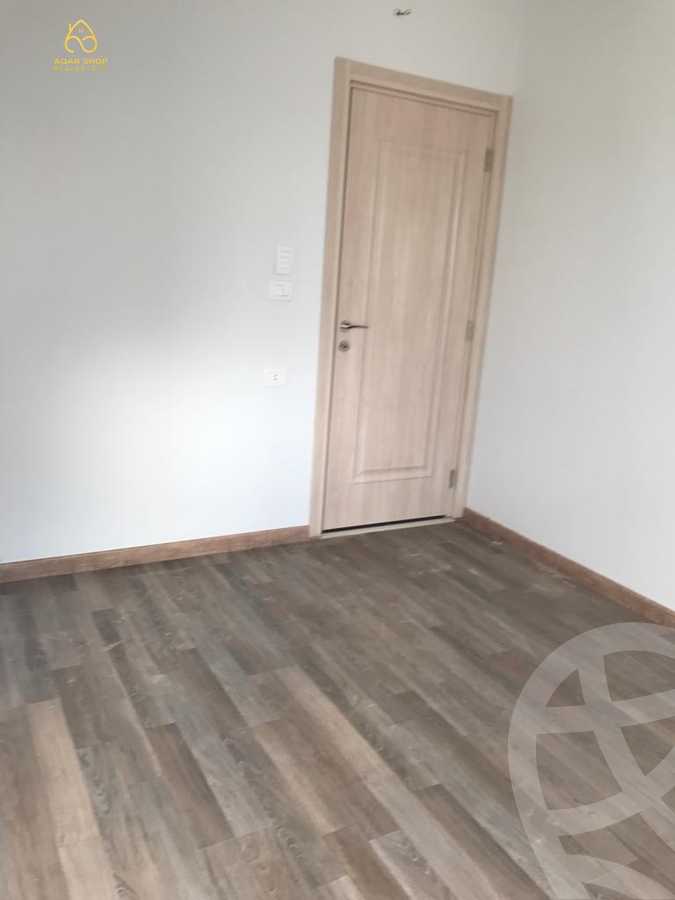 https://aqarmap.com.eg/en/listing/4049894-for-sale-cairo-new-cairo-compounds-mountain-view-hyde-park