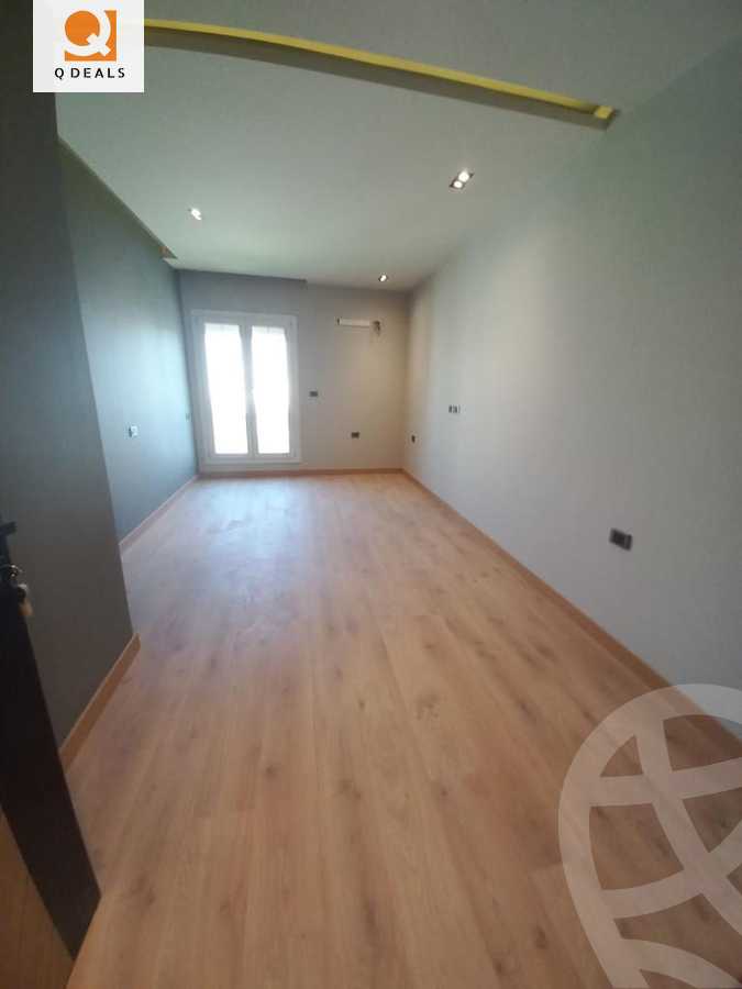 https://aqarmap.com.eg/en/listing/4189407-for-sale-cairo-new-cairo-compounds-mountain-view-hyde-park