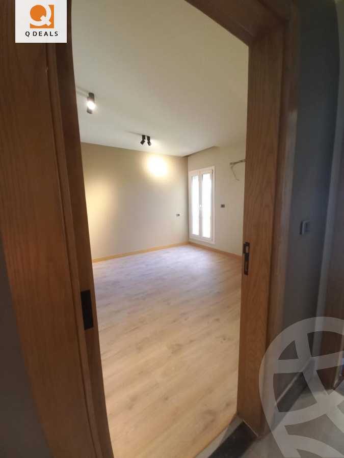 https://aqarmap.com.eg/en/listing/4189407-for-sale-cairo-new-cairo-compounds-mountain-view-hyde-park