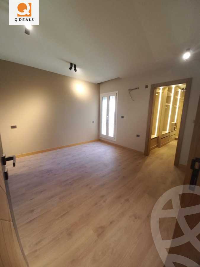 https://aqarmap.com.eg/en/listing/4189407-for-sale-cairo-new-cairo-compounds-mountain-view-hyde-park