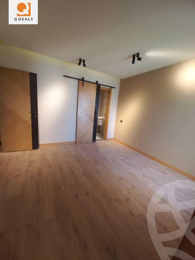 https://aqarmap.com.eg/en/listing/4189407-for-sale-cairo-new-cairo-compounds-mountain-view-hyde-park