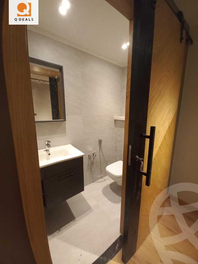 https://aqarmap.com.eg/en/listing/4189407-for-sale-cairo-new-cairo-compounds-mountain-view-hyde-park