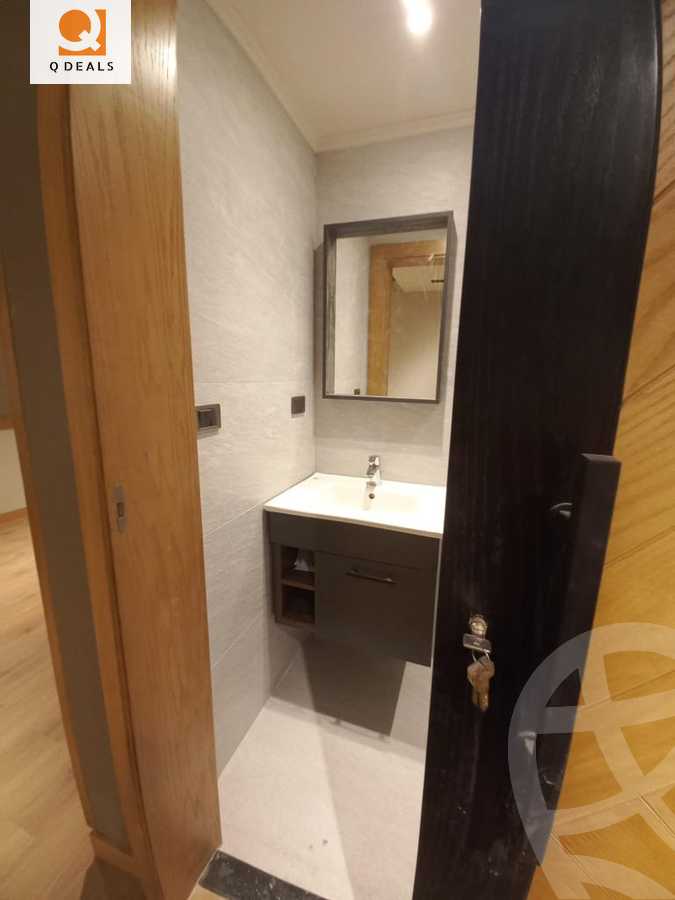 https://aqarmap.com.eg/en/listing/4189407-for-sale-cairo-new-cairo-compounds-mountain-view-hyde-park