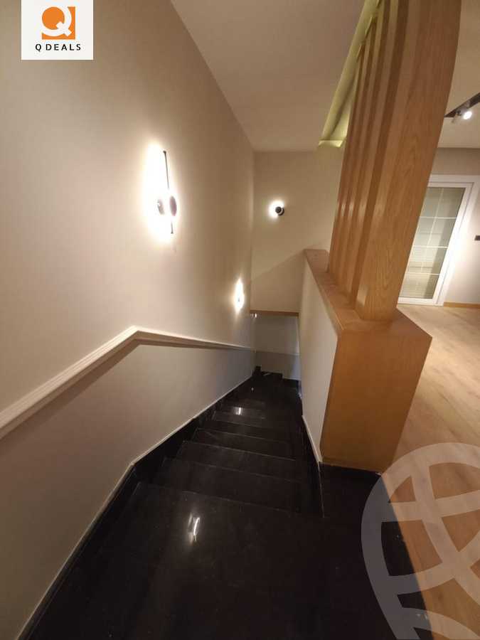 https://aqarmap.com.eg/en/listing/4189407-for-sale-cairo-new-cairo-compounds-mountain-view-hyde-park