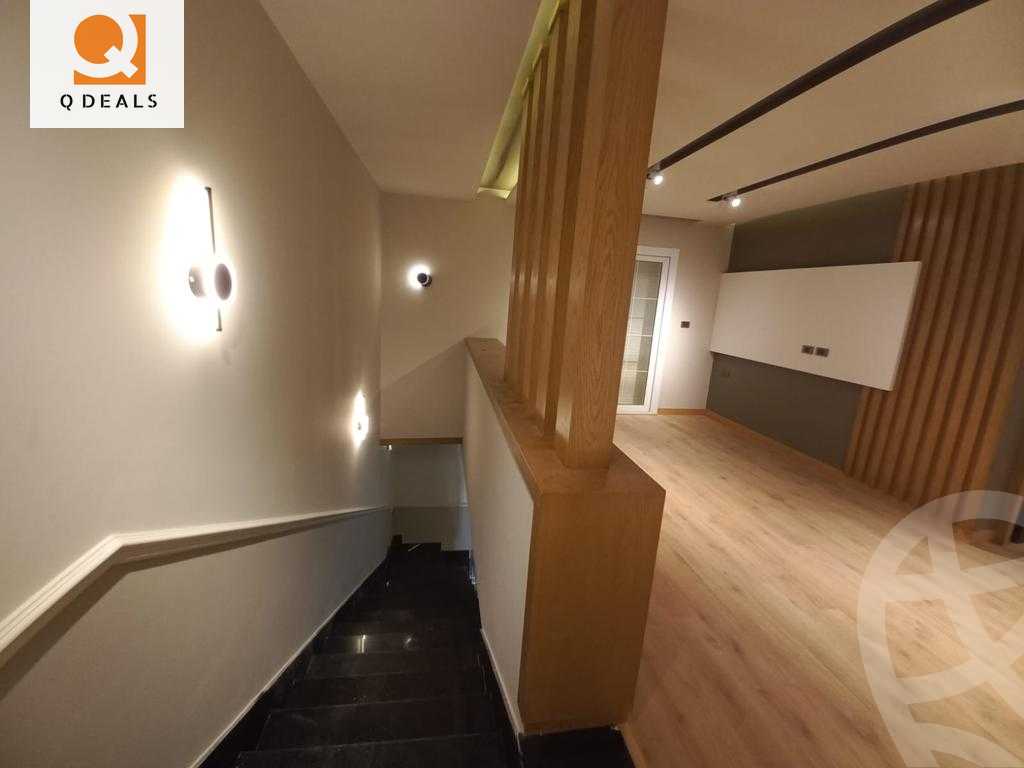 https://aqarmap.com.eg/en/listing/4189407-for-sale-cairo-new-cairo-compounds-mountain-view-hyde-park