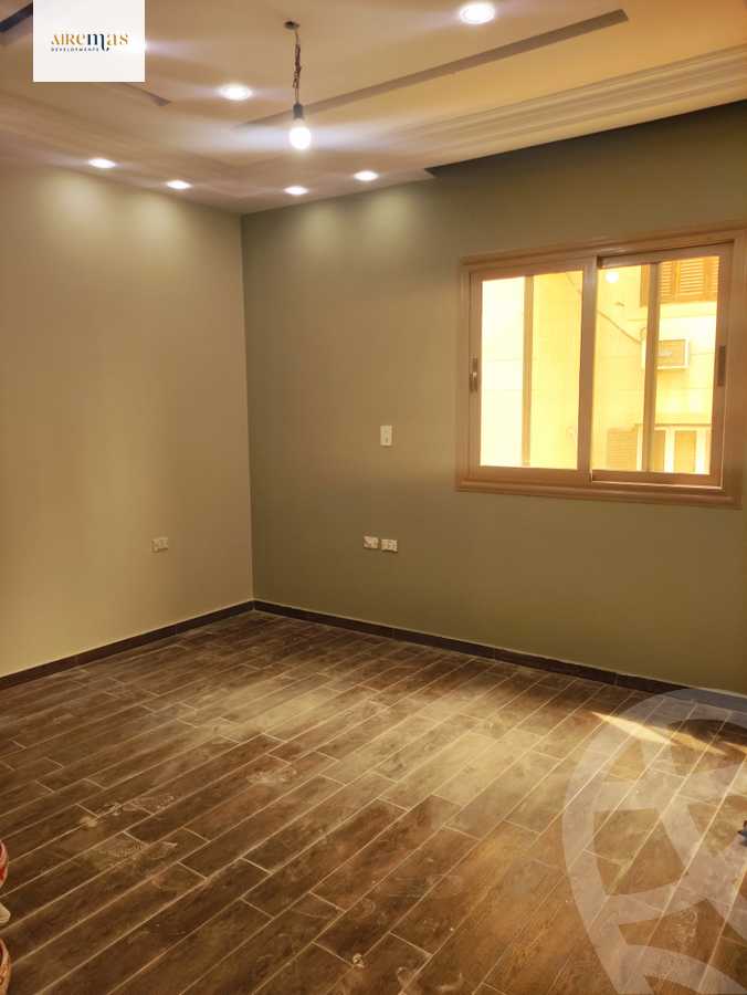 https://aqarmap.com.eg/ar/listing/4100077-for-sale-cairo-el-sheikh-zayed-city-el-hay-el-thaleth-ashaer-area-1-el-salam-st