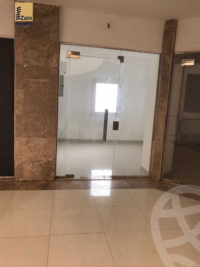 https://aqarmap.com.eg/ar/listing/4753361-for-sale-cairo-new-cairo-compounds-life-gate-mall-ic