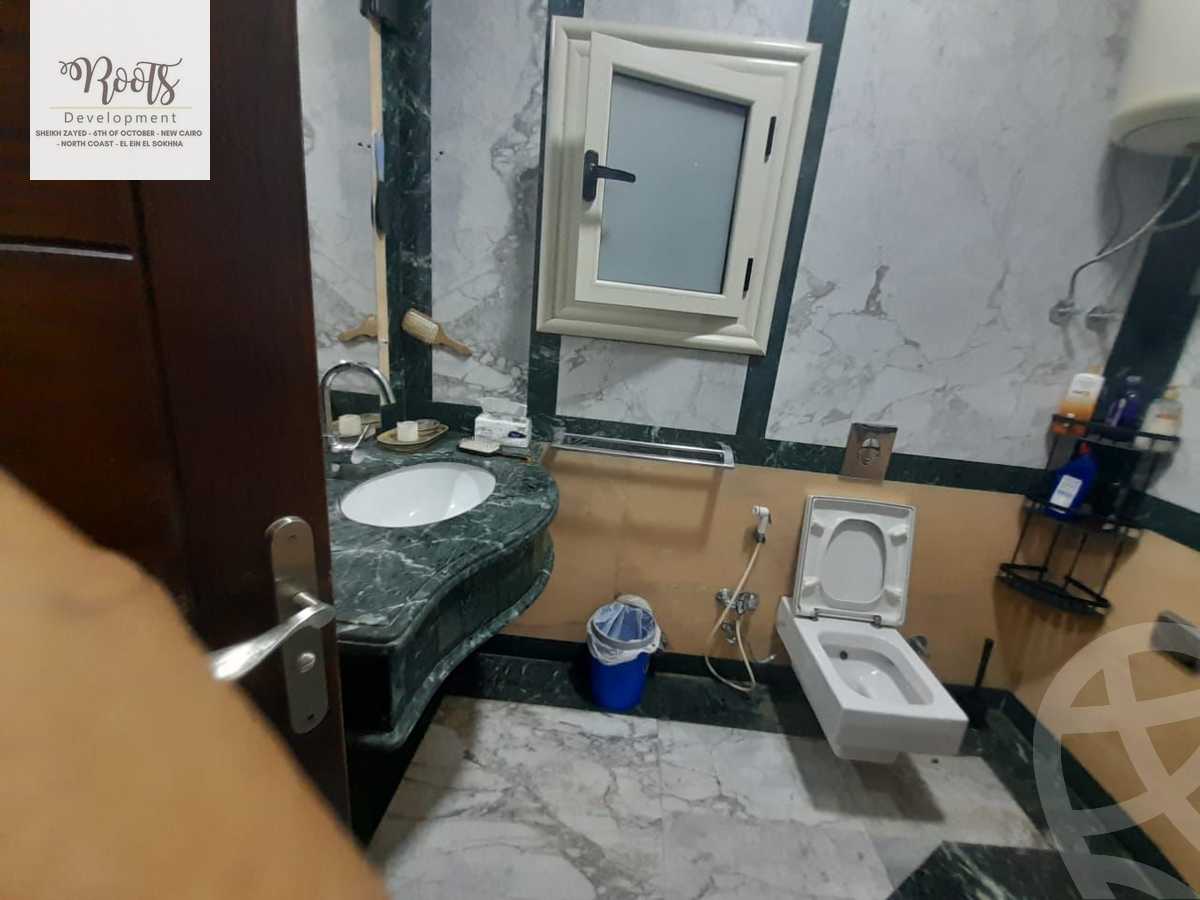 https://aqarmap.com.eg/en/listing/5420590-for-sale-cairo-el-sheikh-zayed-city-compounds-royal-city
