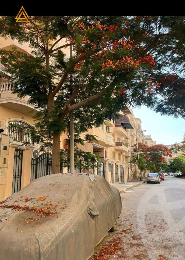 https://aqarmap.com.eg/en/listing/5250368-for-sale-cairo-6th-of-october-el-ahyaa-neighborhood-1st-al-maahad
