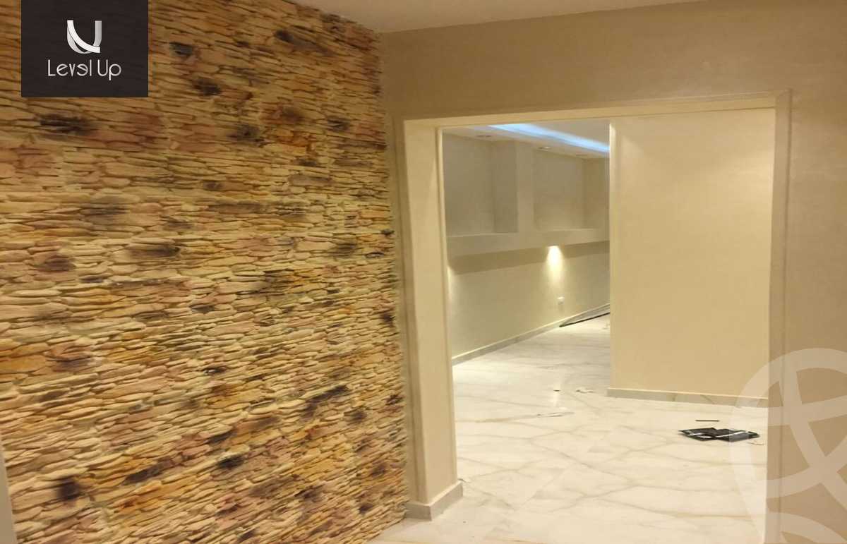 https://aqarmap.com.eg/en/listing/5326109-for-sale-cairo-new-cairo-compounds-mountain-view-hyde-park