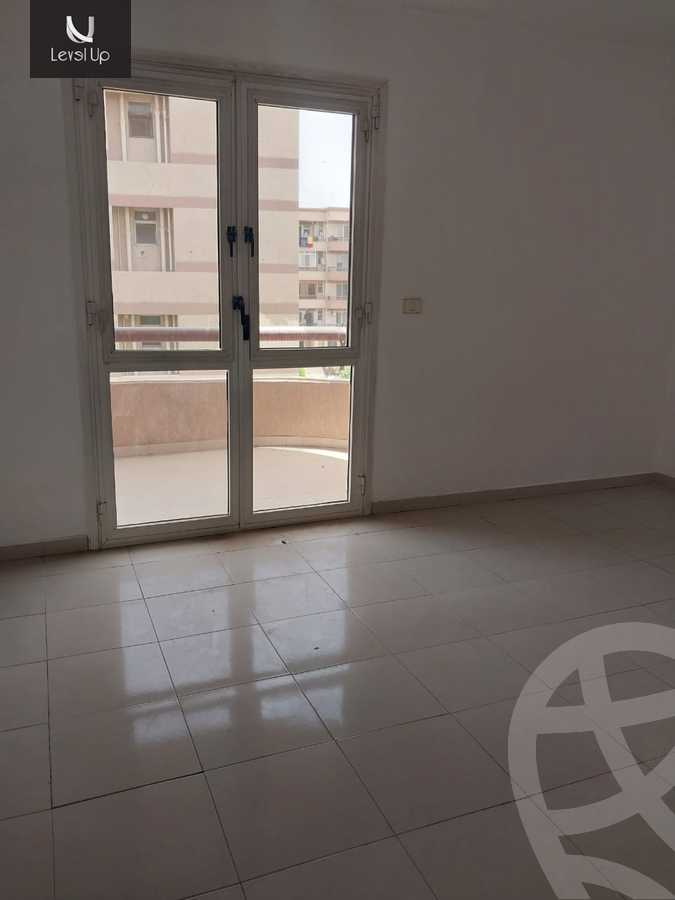 https://aqarmap.com.eg/en/listing/5420278-for-sale-cairo-new-cairo-lrhb-city-phase-4-mostafa-kamel-st