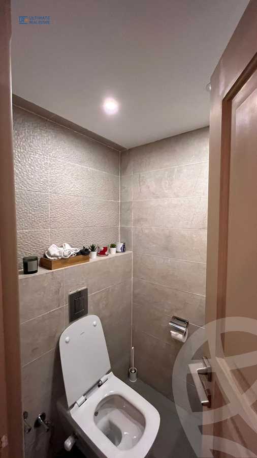 https://aqarmap.com.eg/en/listing/4230804-for-sale-cairo-new-cairo-compounds-mountain-view-hyde-park