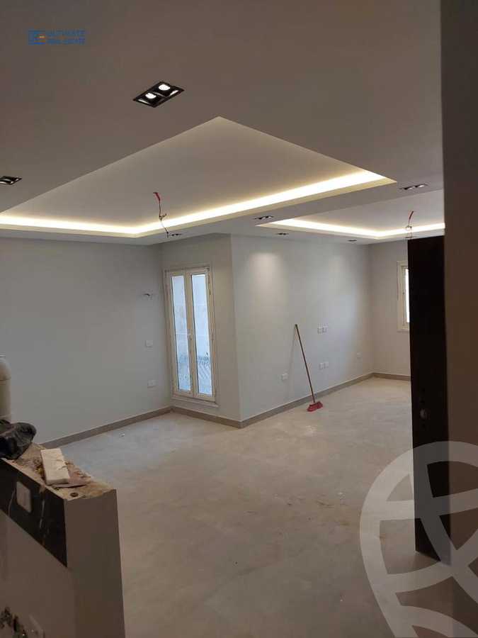 https://aqarmap.com.eg/en/listing/4349853-for-sale-cairo-new-cairo-compounds-mountain-view-hyde-park