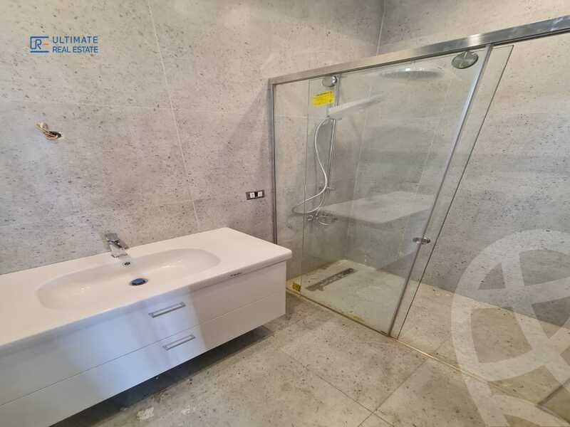 https://aqarmap.com.eg/ar/listing/5603087-for-sale-cairo-el-sheikh-zayed-city-compounds-kmbwnd-wyst-twn-swdyk