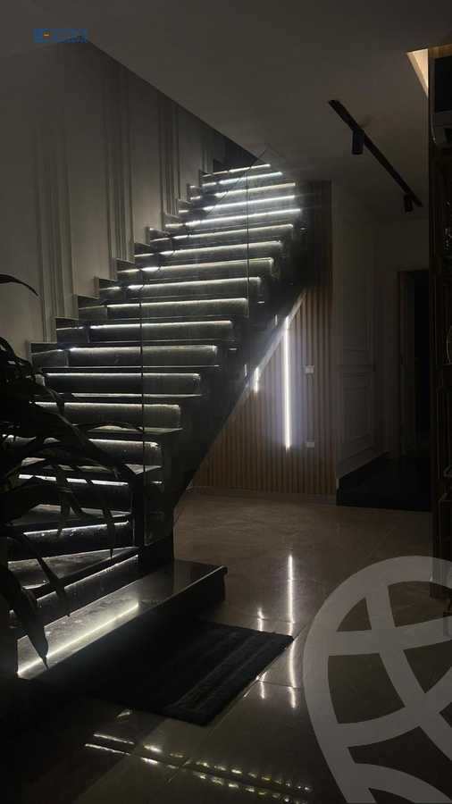 https://aqarmap.com.eg/en/listing/5622726-for-sale-cairo-new-cairo-compounds-mountain-view-hyde-park