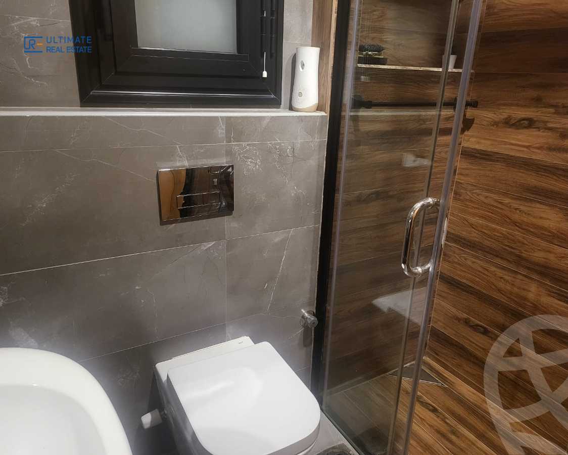 https://aqarmap.com.eg/ar/listing/5643948-for-sale-cairo-new-cairo-compounds-mountain-view-hyde-park