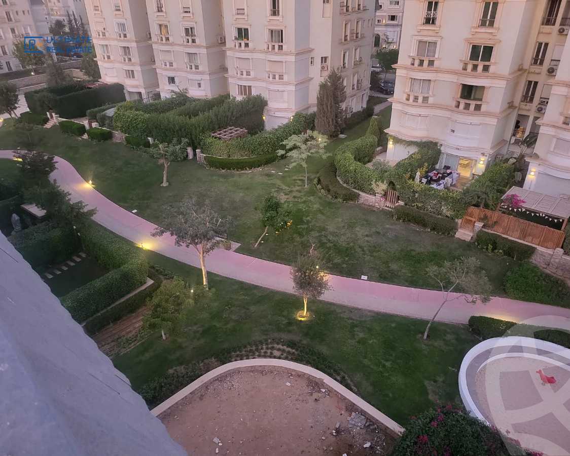 https://aqarmap.com.eg/ar/listing/5643948-for-sale-cairo-new-cairo-compounds-mountain-view-hyde-park