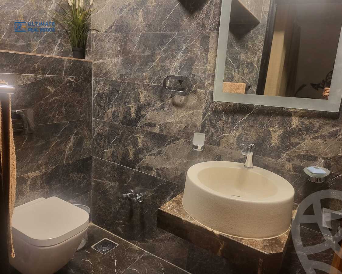 https://aqarmap.com.eg/ar/listing/5643948-for-sale-cairo-new-cairo-compounds-mountain-view-hyde-park