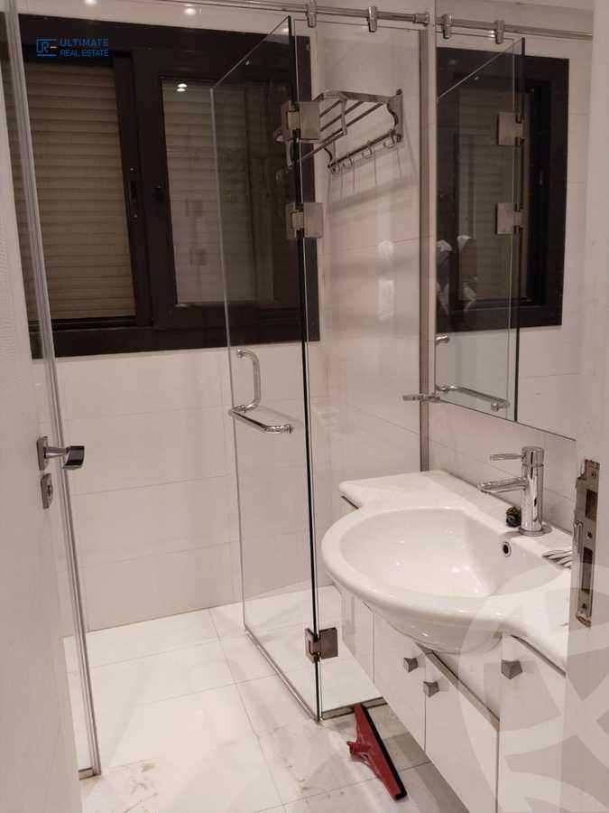 https://aqarmap.com.eg/ar/listing/6085928-for-rent-cairo-new-cairo-compounds-hyde-park-centre-ville-hyde-park