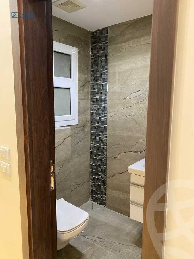 https://aqarmap.com.eg/ar/listing/6106792-for-rent-cairo-new-cairo-compounds-mountain-view-hyde-park