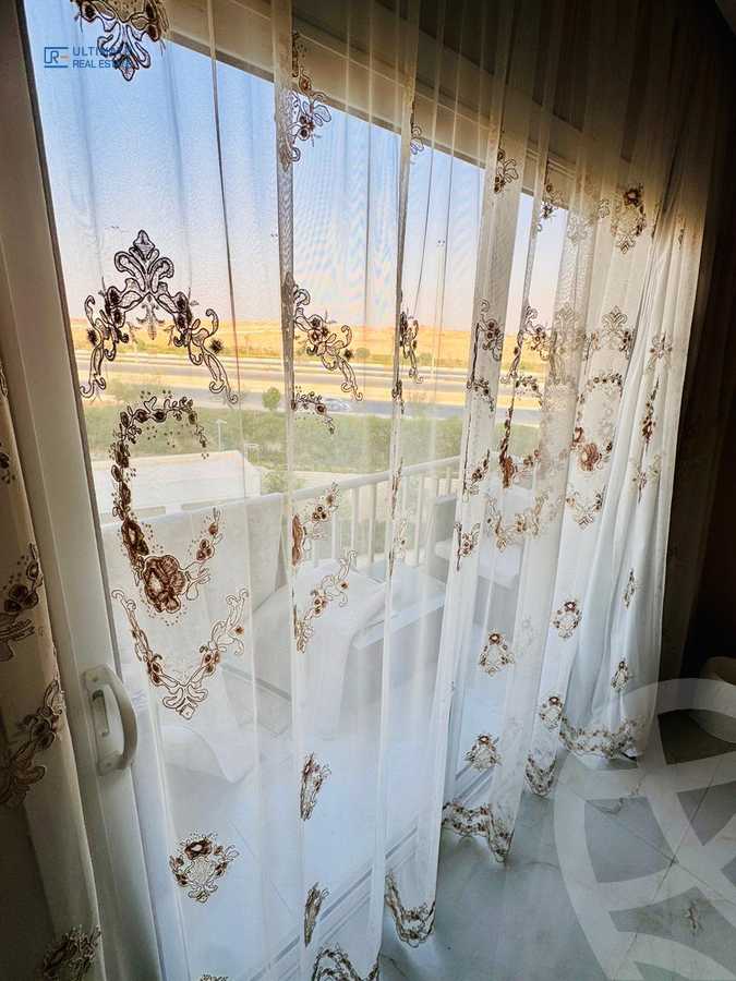 https://aqarmap.com.eg/ar/listing/6202296-for-rent-cairo-new-cairo-compounds-hyde-park-centre-ville-hyde-park