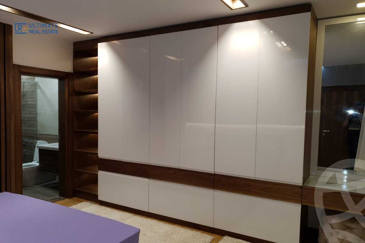 https://aqarmap.com.eg/ar/listing/6237695-for-rent-cairo-new-cairo-compounds-hyde-park-centre-ville-hyde-park