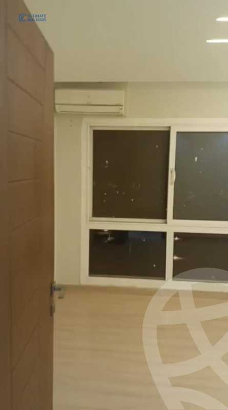 https://aqarmap.com.eg/ar/listing/6313988-for-rent-cairo-new-cairo-compounds-hyde-park-centre-ville-hyde-park