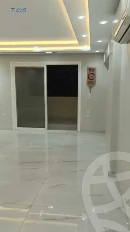 https://aqarmap.com.eg/ar/listing/6313988-for-rent-cairo-new-cairo-compounds-hyde-park-centre-ville-hyde-park