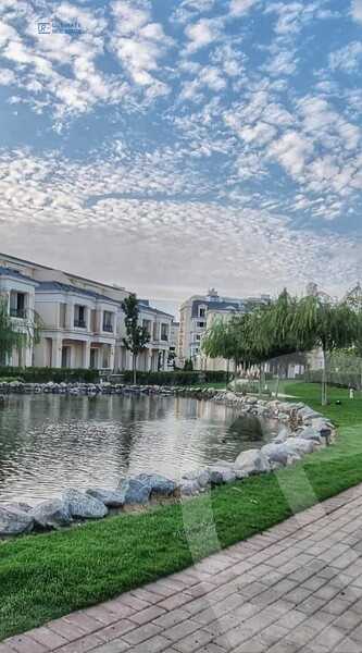 https://aqarmap.com.eg/en/listing/6359080-for-sale-cairo-new-cairo-compounds-mountain-view-hyde-park