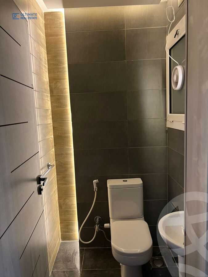 https://aqarmap.com.eg/ar/listing/6359576-for-rent-cairo-new-cairo-compounds-hyde-park-centre-ville-hyde-park