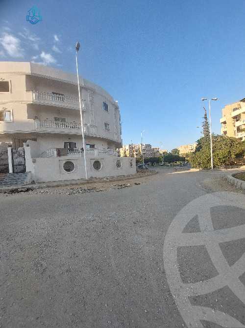 https://aqarmap.com.eg/en/listing/6557161-for-sale-cairo-el-sheikh-zayed-city-el-hay-el-thaleth-ashaer-area-3-el-salam-st