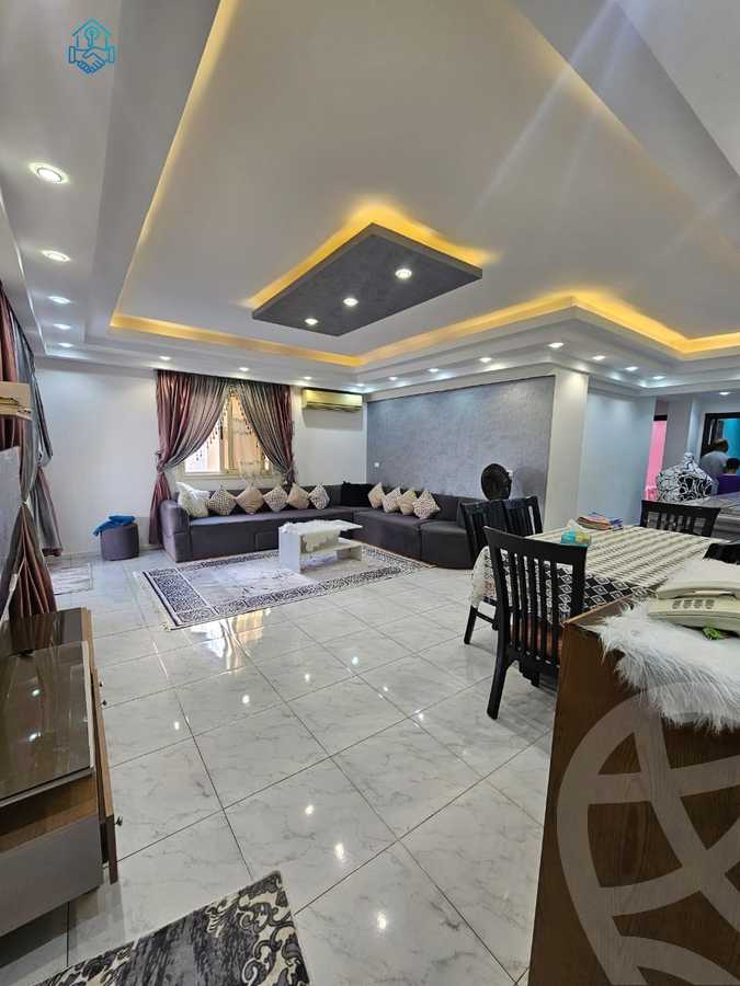 https://aqarmap.com.eg/en/listing/6579566-for-sale-cairo-el-sheikh-zayed-city-el-hay-elthamen-lhkm